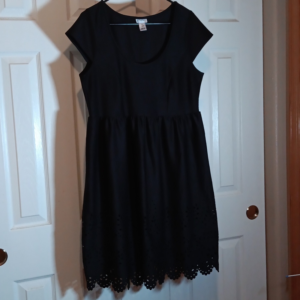 NWOT Motherhood Maternity Black Cap Sleeve Dress with Cutout Detail - L